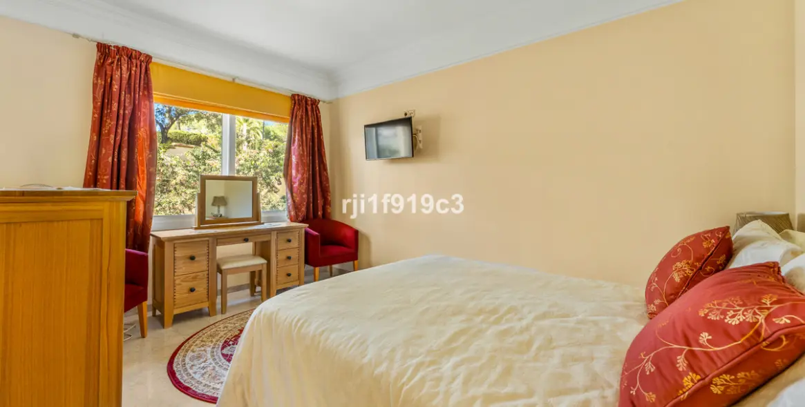 Продажа апартаментов на среднем этаже в Elviria 18