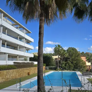 Продажа апартаментов на первом этаже в Benahavís