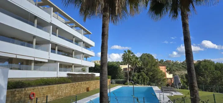 Продажа апартаментов на первом этаже в Benahavís 0