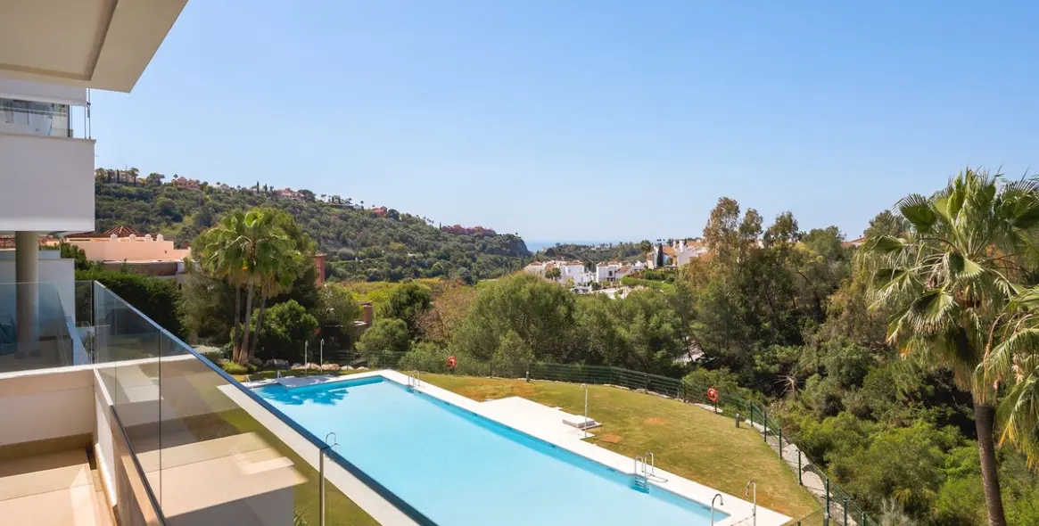 Продажа апартаментов на первом этаже в Benahavís 2