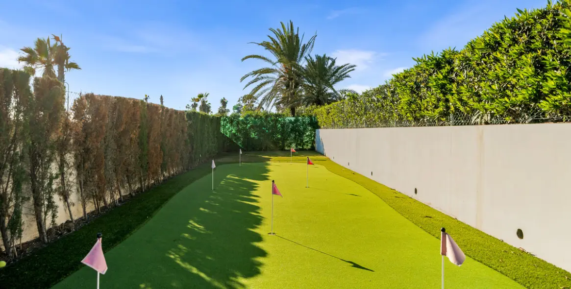 Venta de villa independiente en New Golden Mile 22