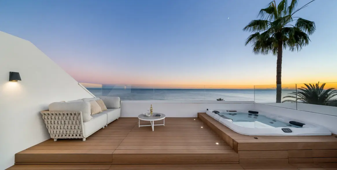 Venta de villa independiente en New Golden Mile 25