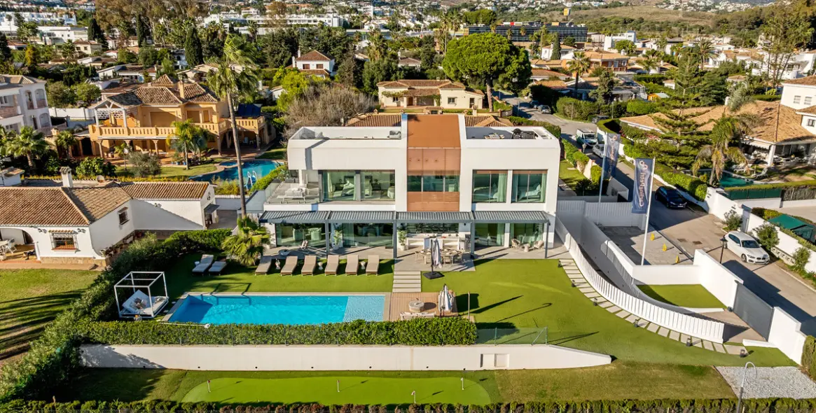 Venta de villa independiente en New Golden Mile 28