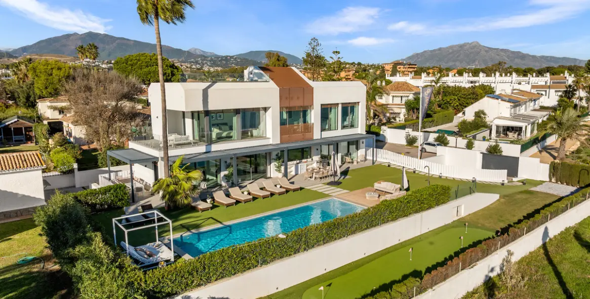 Venta de villa independiente en New Golden Mile 29