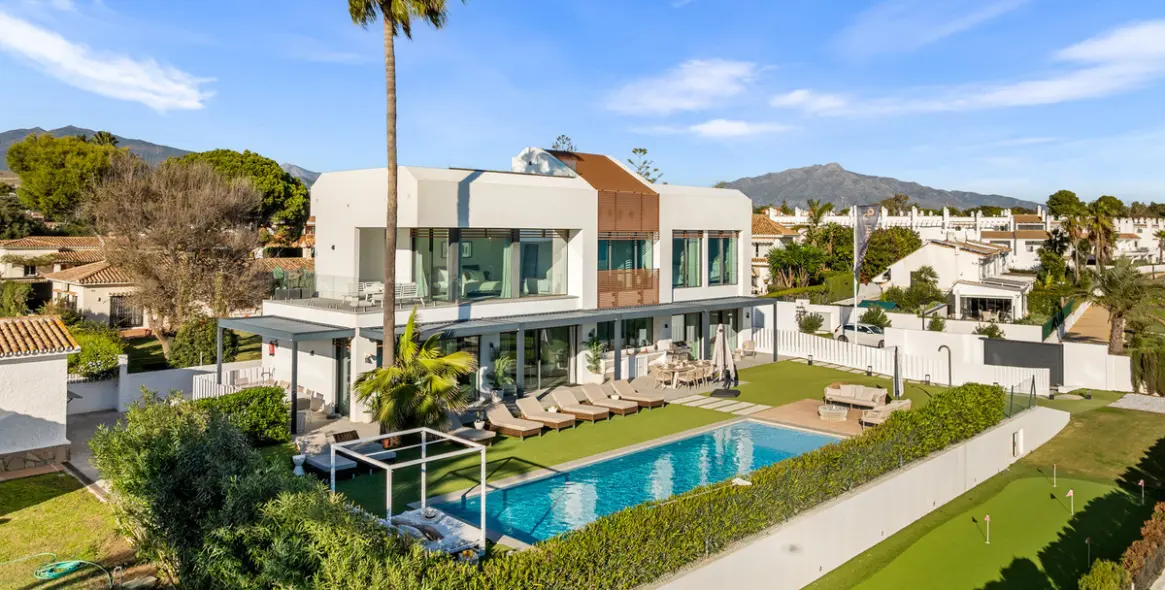 Venta de villa independiente en New Golden Mile 30