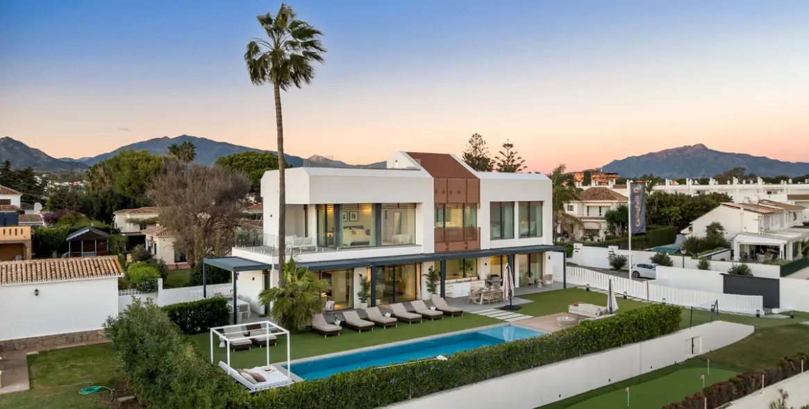 Venta de villa independiente en New Golden Mile 1