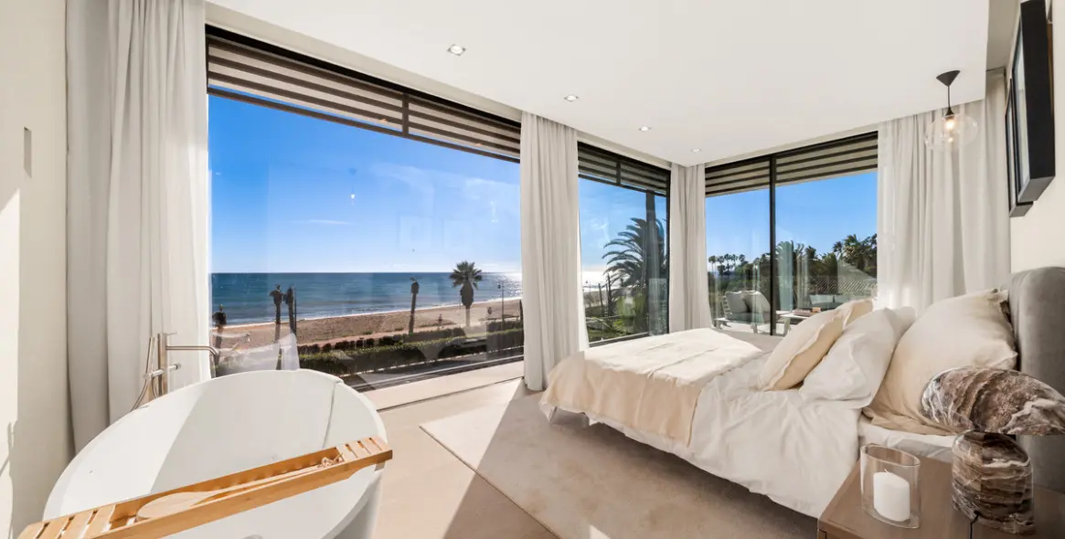 Venta de villa independiente en New Golden Mile 13