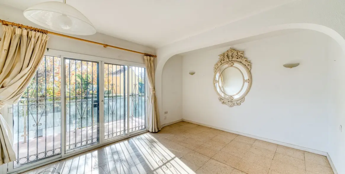 Venta de apartamento en planta media en The Golden Mile 2