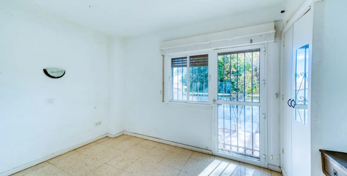 Venta de apartamento en planta media en The Golden Mile 4