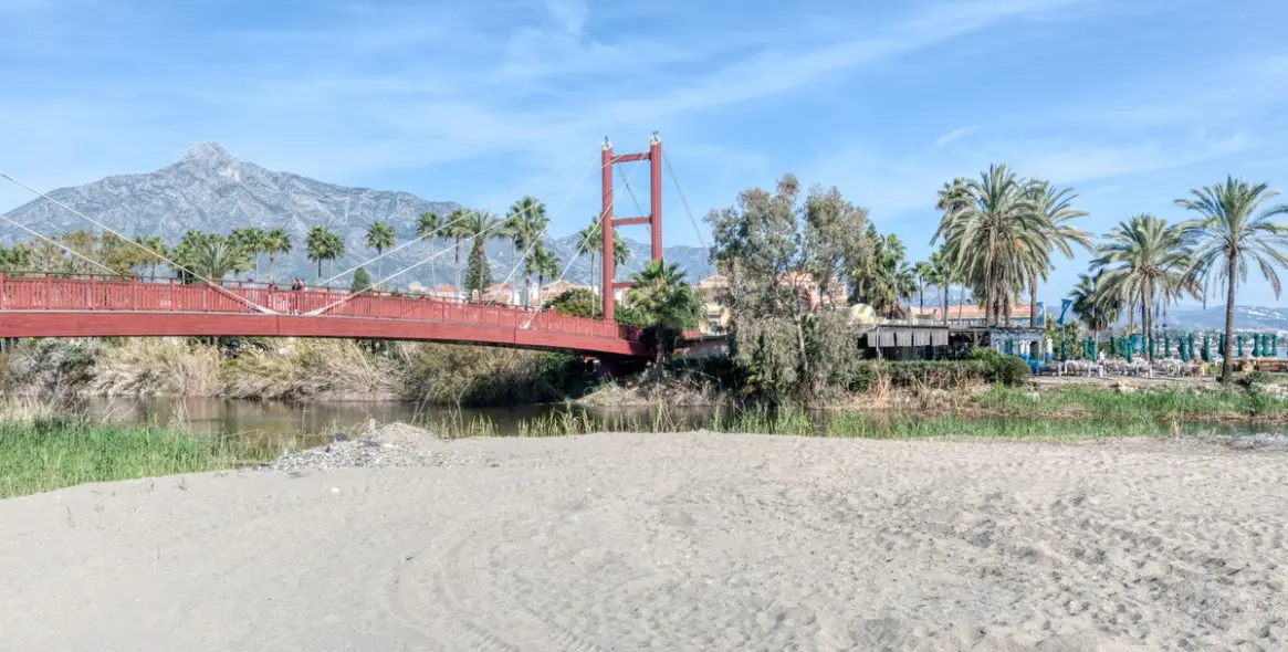 Venta de apartamento en planta media en The Golden Mile 6