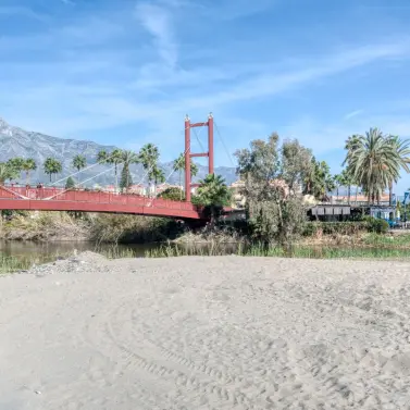 Sale of middle floor apartment in The Golden Mile