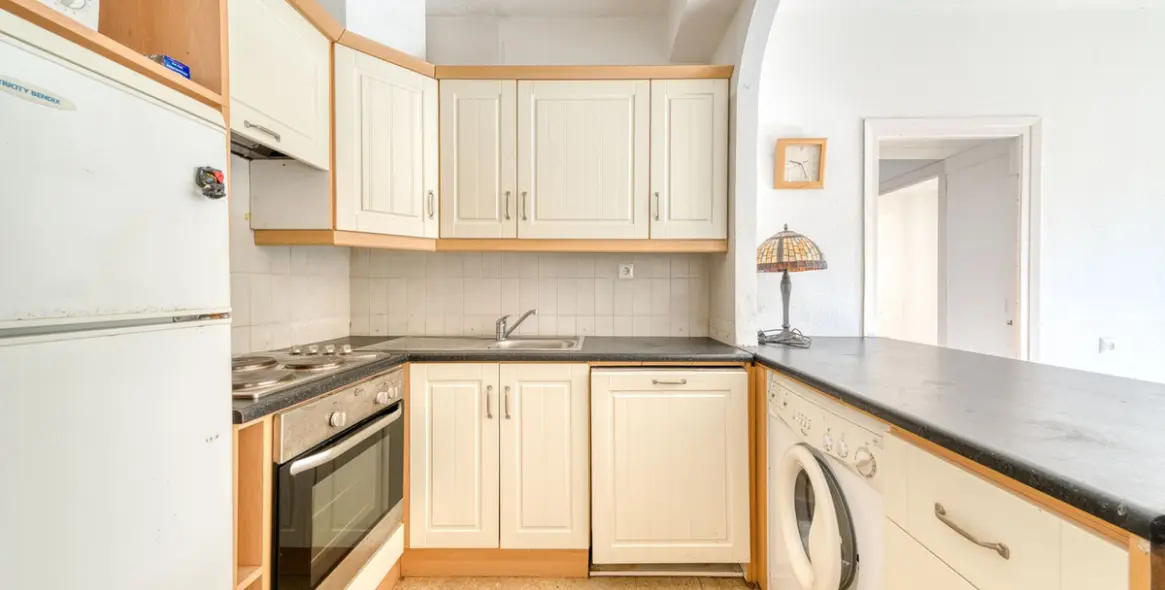 Venta de apartamento en planta media en The Golden Mile 9