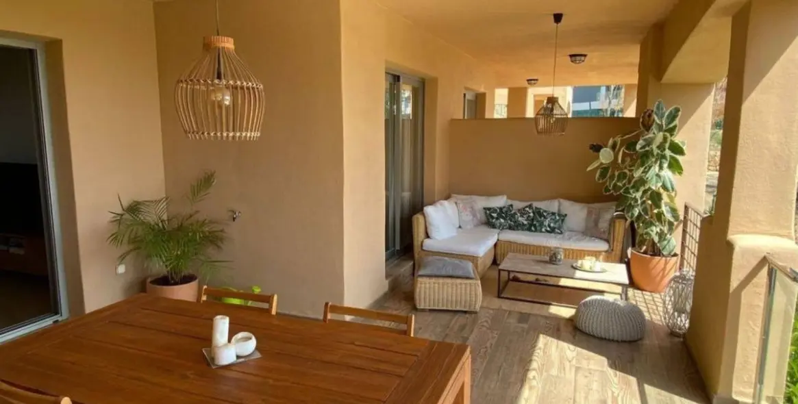 Продажа апартаментов на первом этаже в Estepona 2