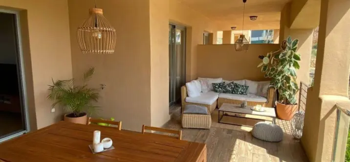 Venta de apartamento en planta baja en Estepona 1