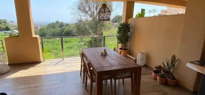 Venta de apartamento en planta baja en Estepona 2