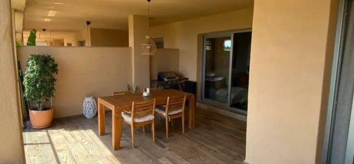 Venta de apartamento en planta baja en Estepona 3