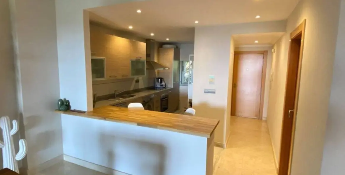 Продажа апартаментов на первом этаже в Estepona 6