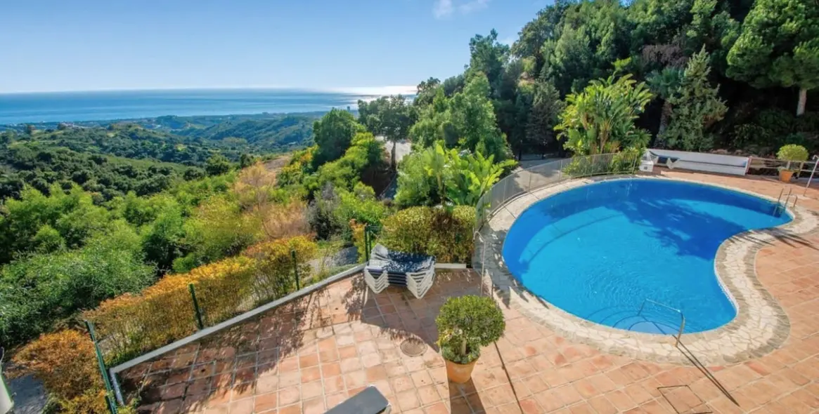 Sale of middle floor apartment in La Mairena 1