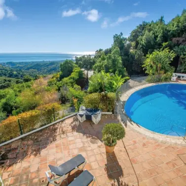 Sale of middle floor apartment in La Mairena