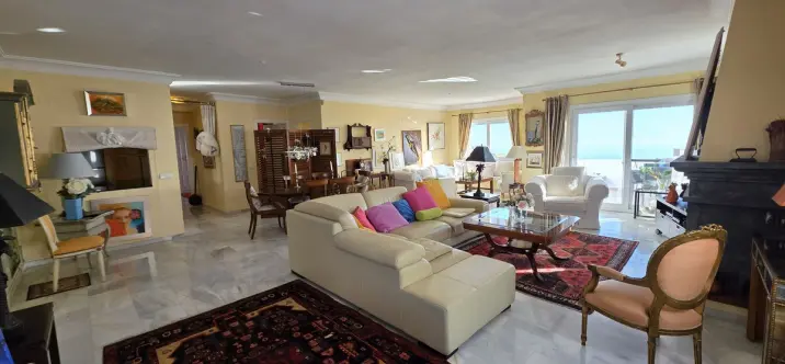 Sale of middle floor apartment in La Mairena 1