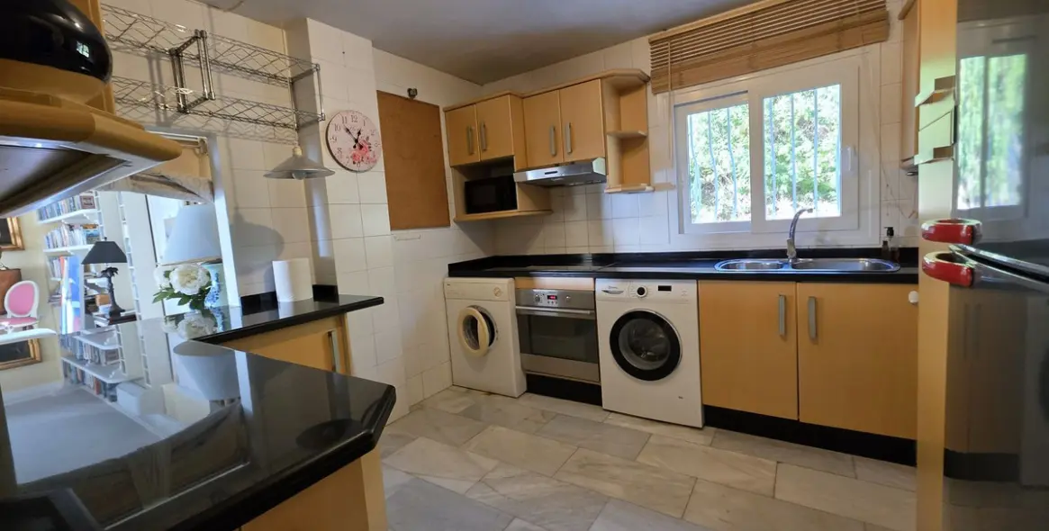 Sale of middle floor apartment in La Mairena 3