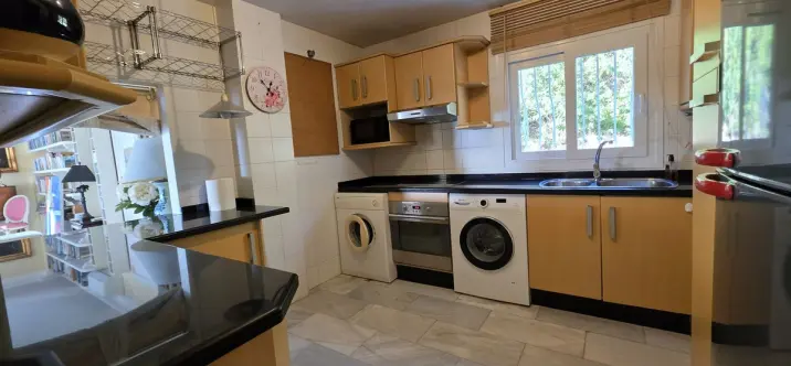 Sale of middle floor apartment in La Mairena 2