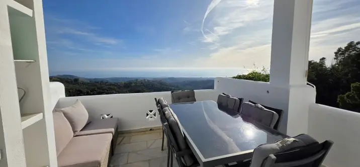 Sale of middle floor apartment in La Mairena 3