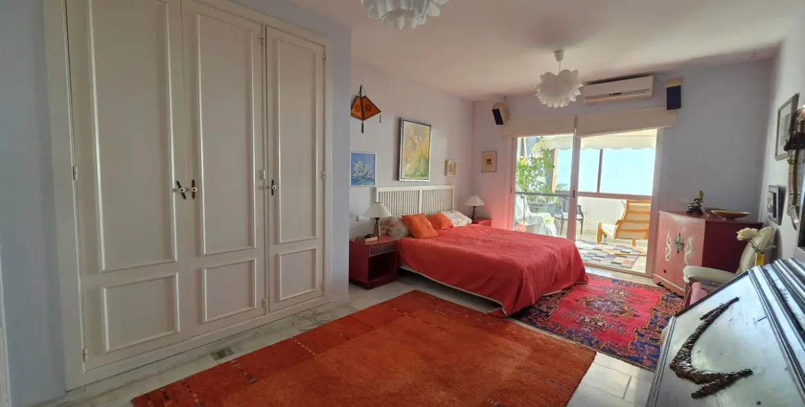 Sale of middle floor apartment in La Mairena 5