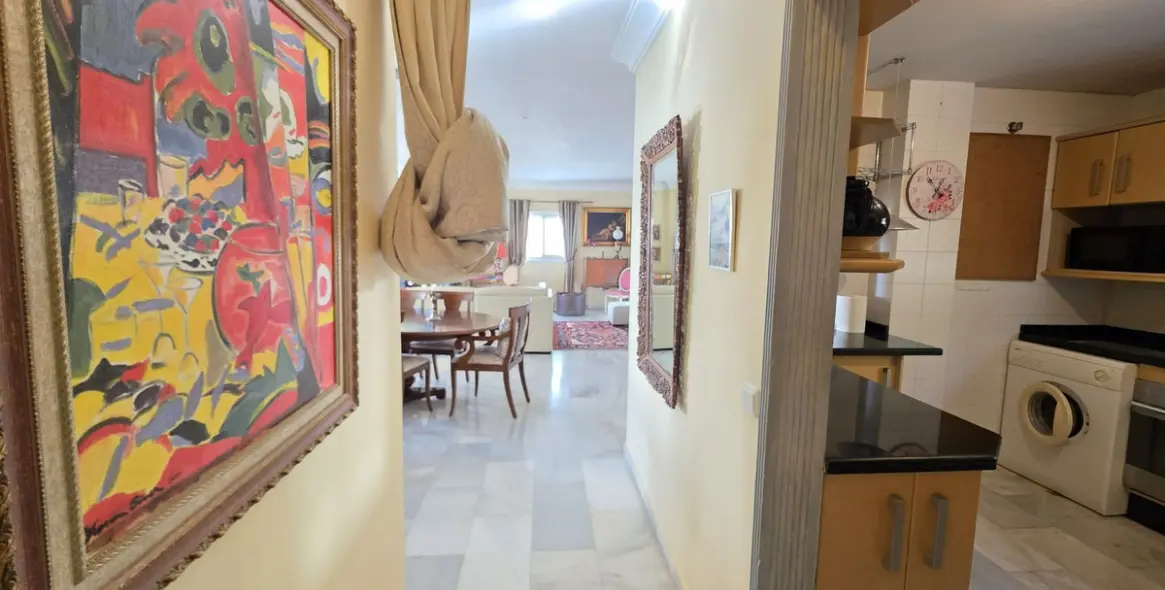 Sale of middle floor apartment in La Mairena 9