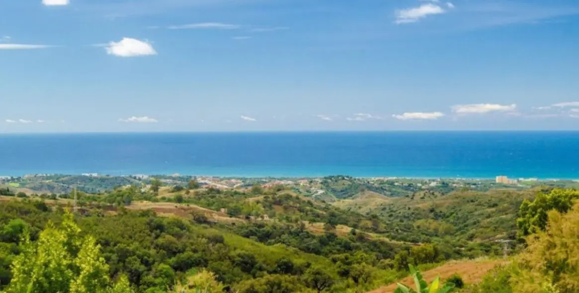 Sale of middle floor apartment in La Mairena 12