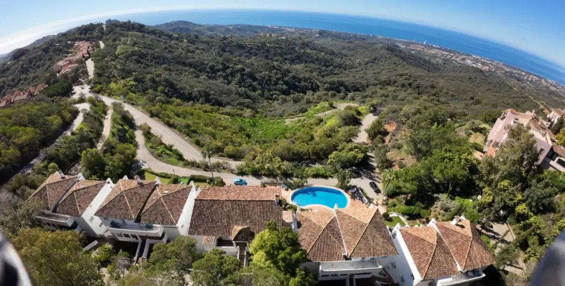 Sale of middle floor apartment in La Mairena 15