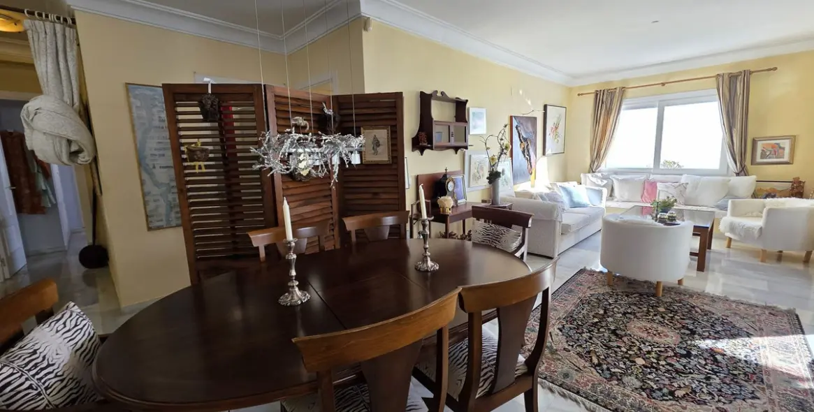 Sale of middle floor apartment in La Mairena 20