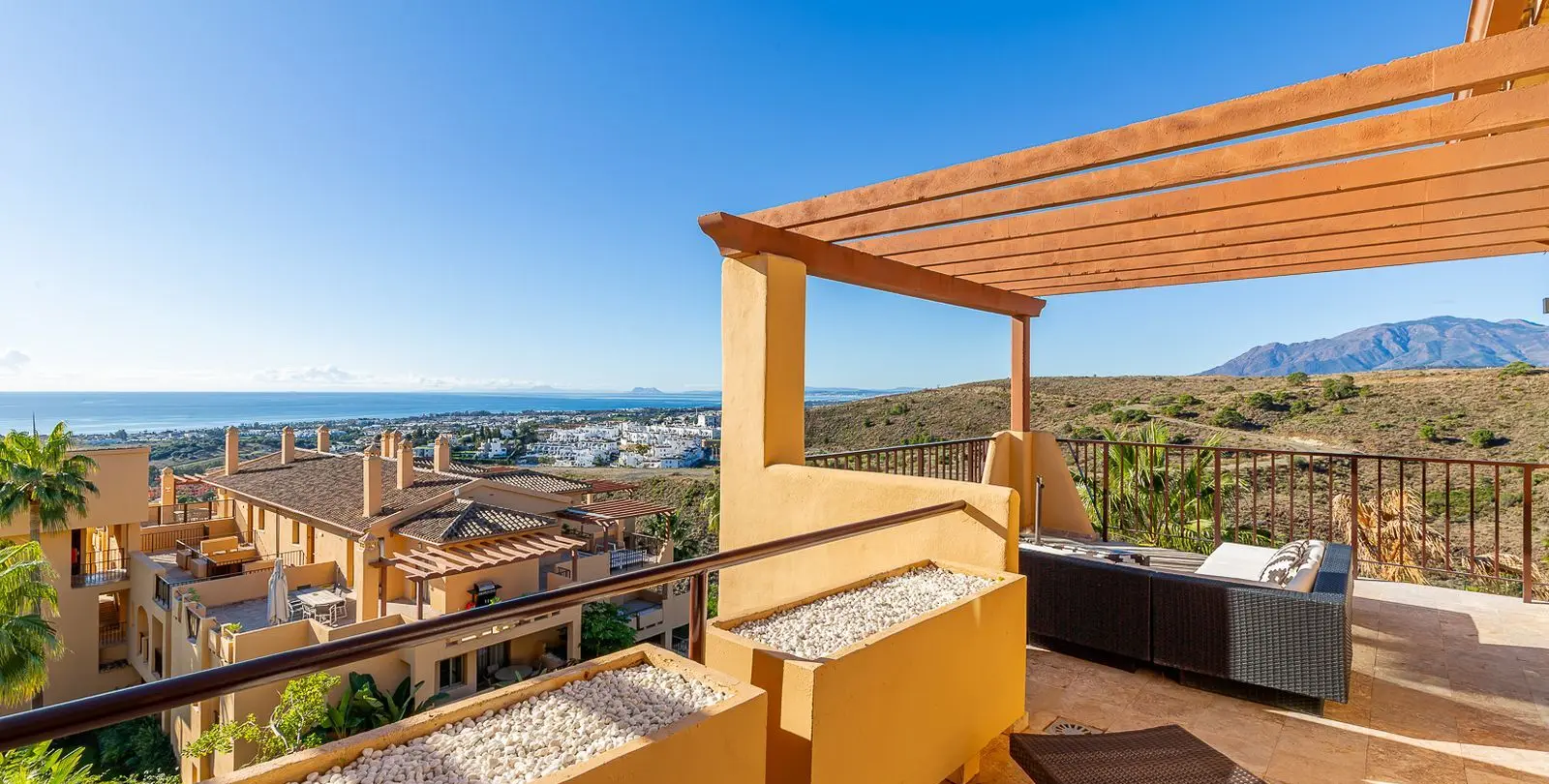 Sale of penthouse in Benahavís 1