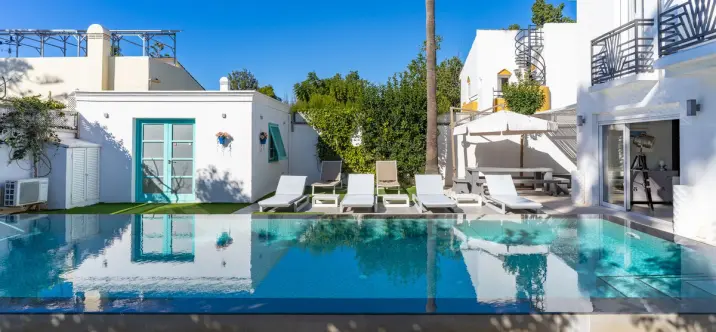 Продажа  отдельно стоящей виллы в Estepona 2