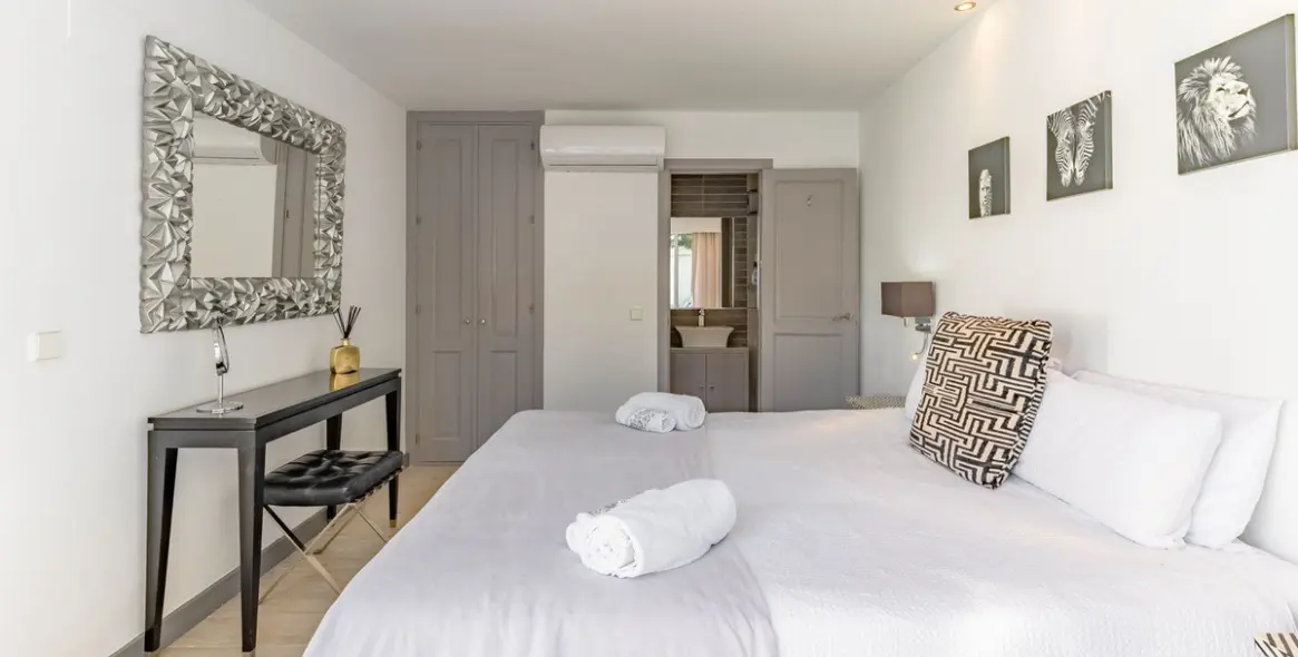 Продажа  отдельно стоящей виллы в Estepona 21