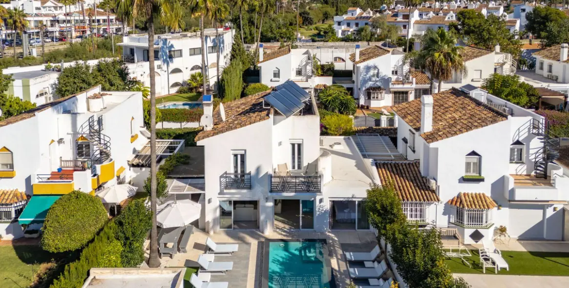 Продажа  отдельно стоящей виллы в Estepona 29