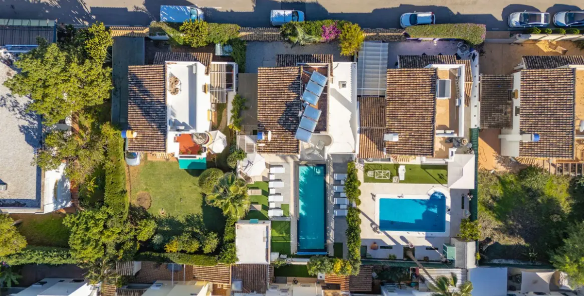 Продажа  отдельно стоящей виллы в Estepona 30