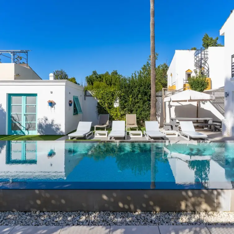 Sale of detached villa in Estepona