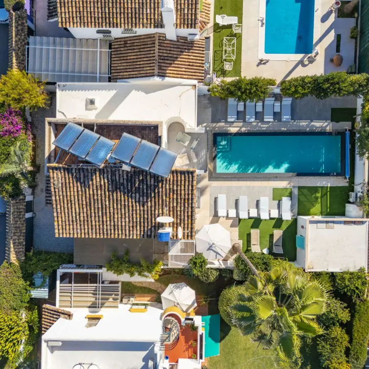 Sale of detached villa in Estepona