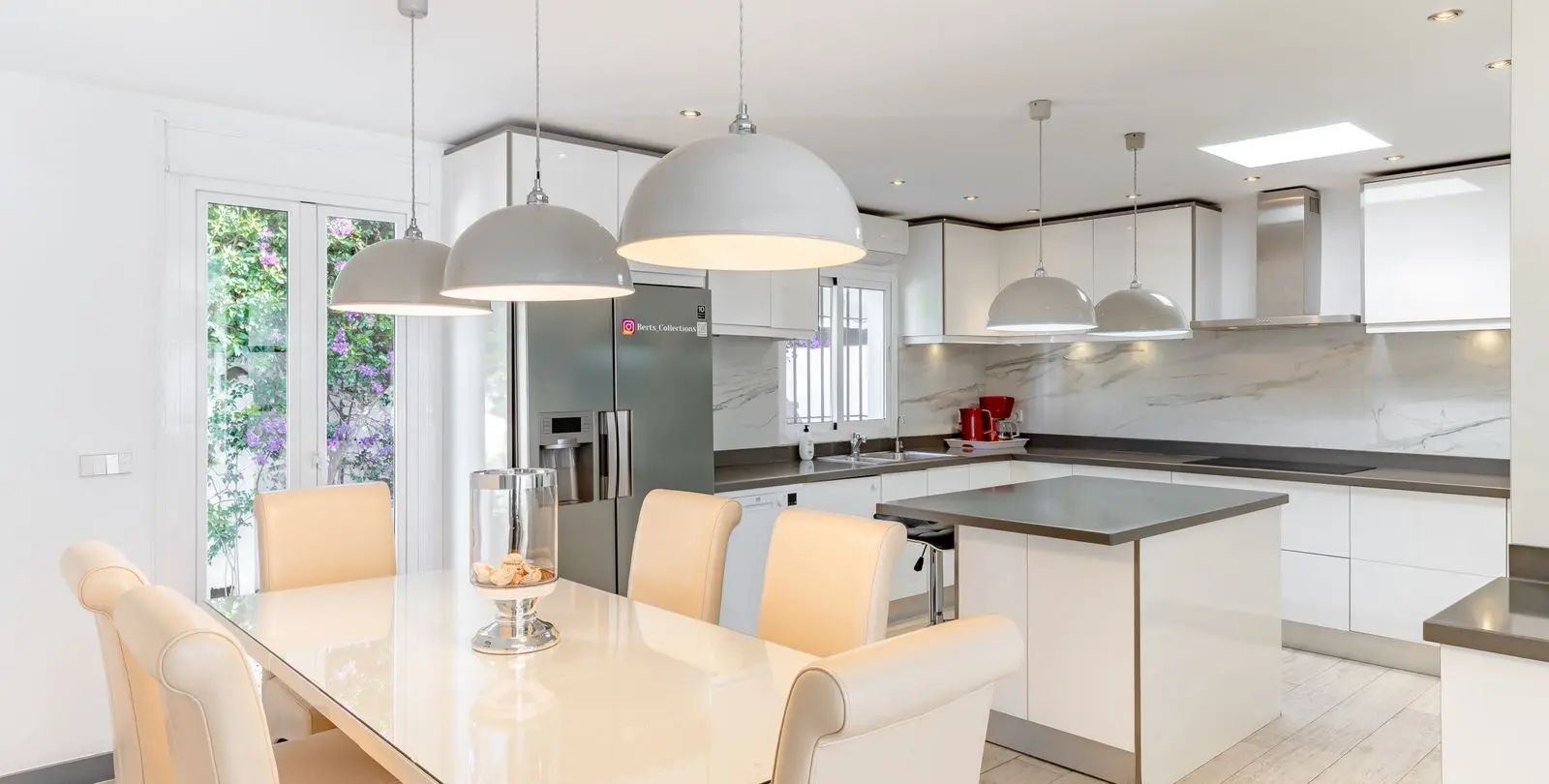 Sale of detached villa in Estepona 6