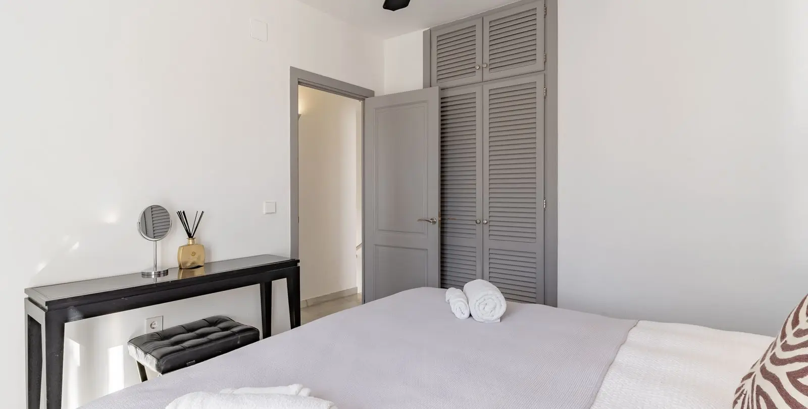 Sale of detached villa in Estepona 16