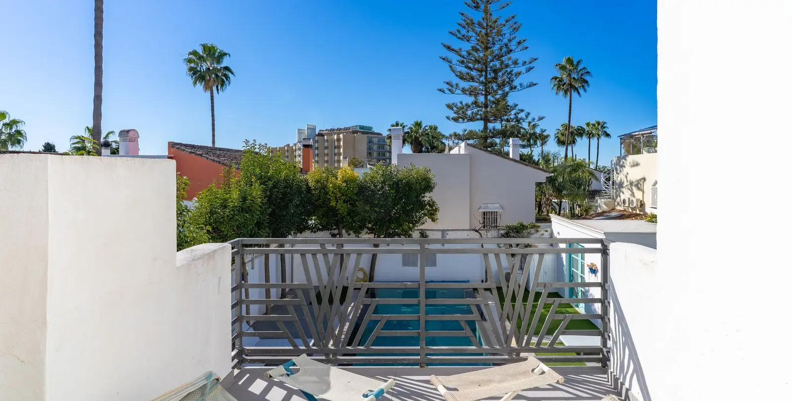 Sale of detached villa in Estepona 25