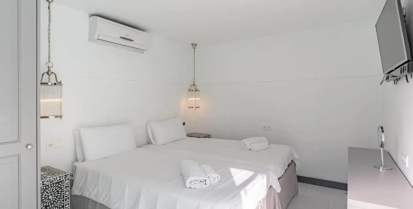 Sale of detached villa in Estepona 26