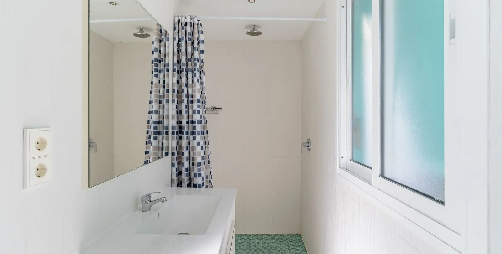 Sale of detached villa in Estepona 28