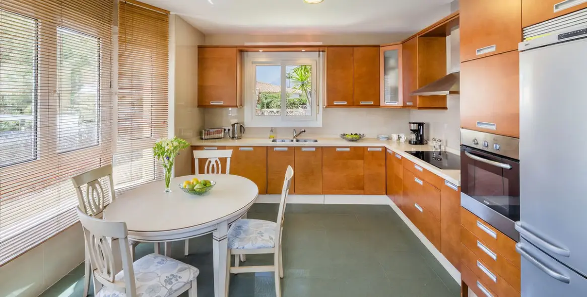 Sale of detached villa in Elviria 6