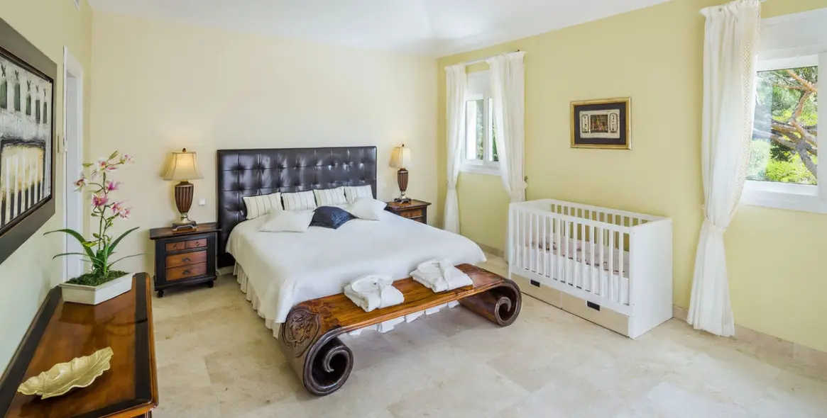 Sale of detached villa in Elviria 7