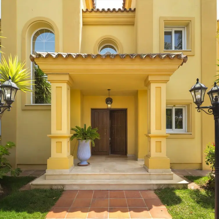 Venta de villa independiente en Elviria