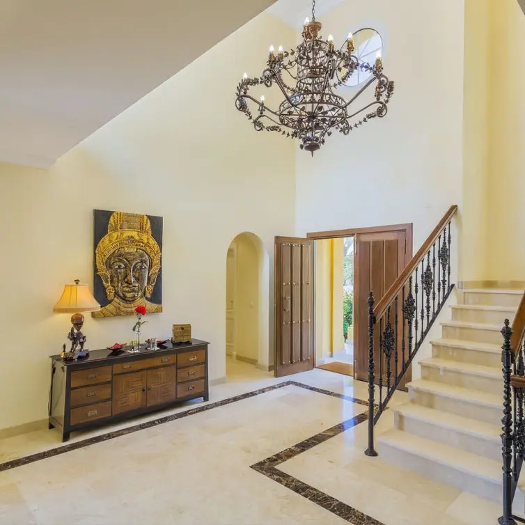 Venta de villa independiente en Elviria