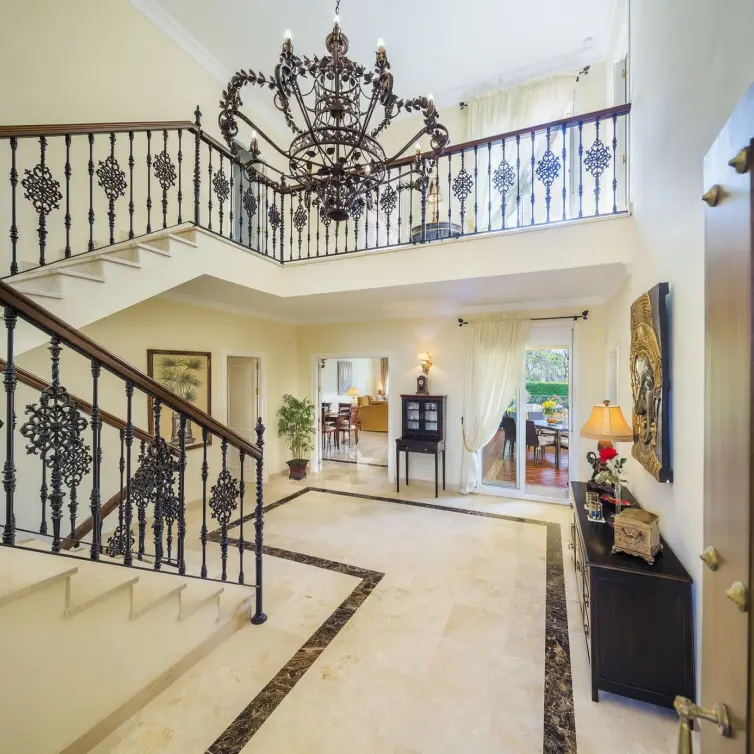 Venta de villa independiente en Elviria