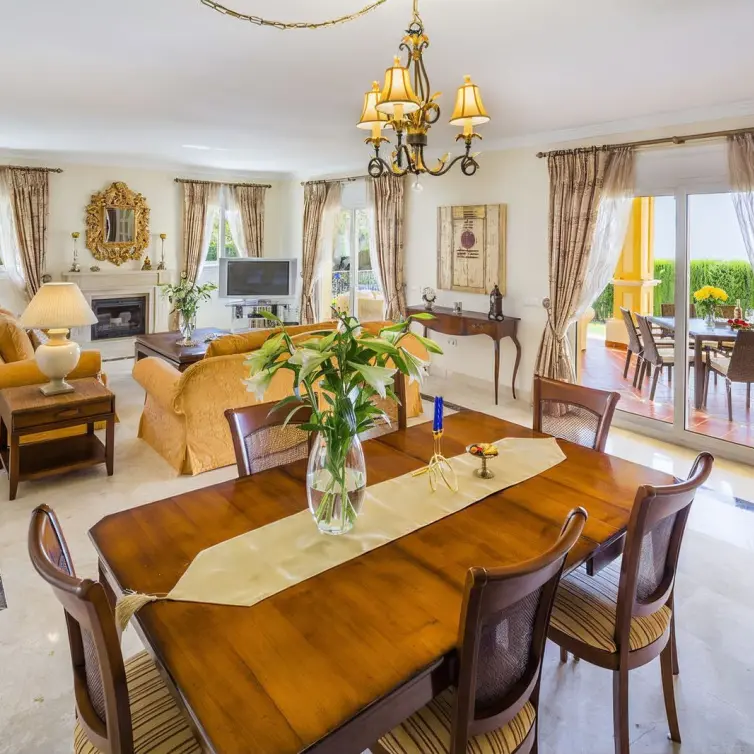 Venta de villa independiente en Elviria